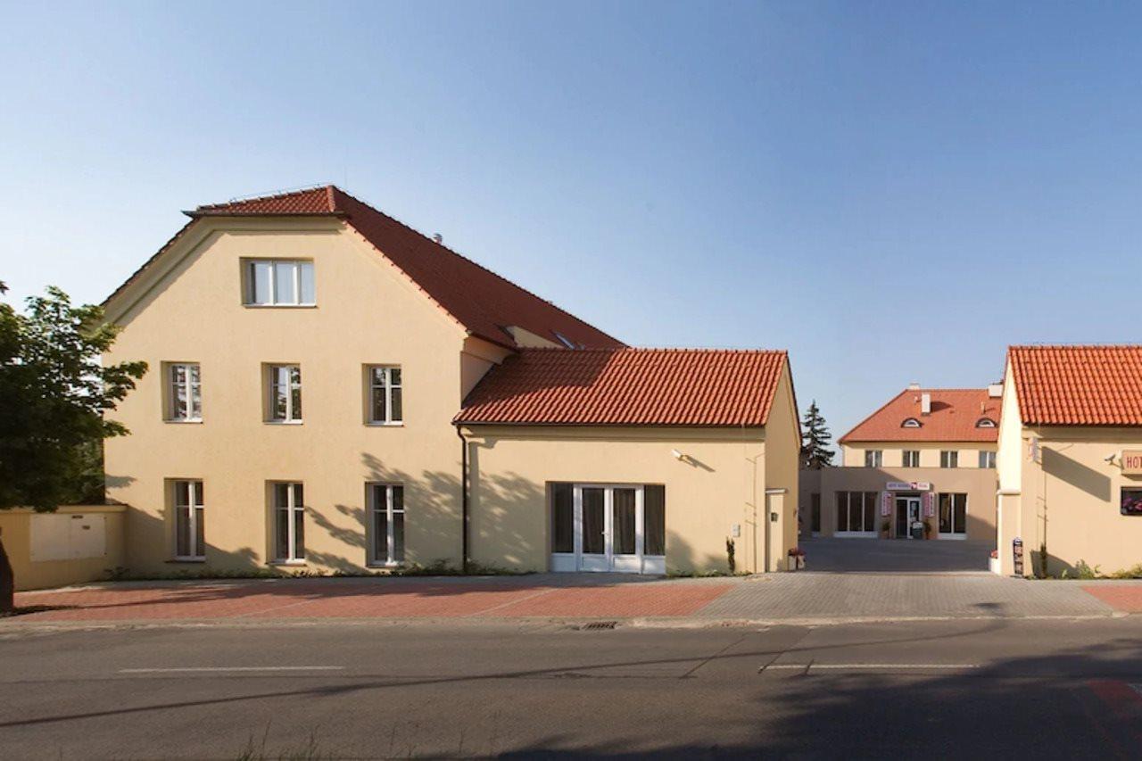 Dolce Villa Prague Exterior photo