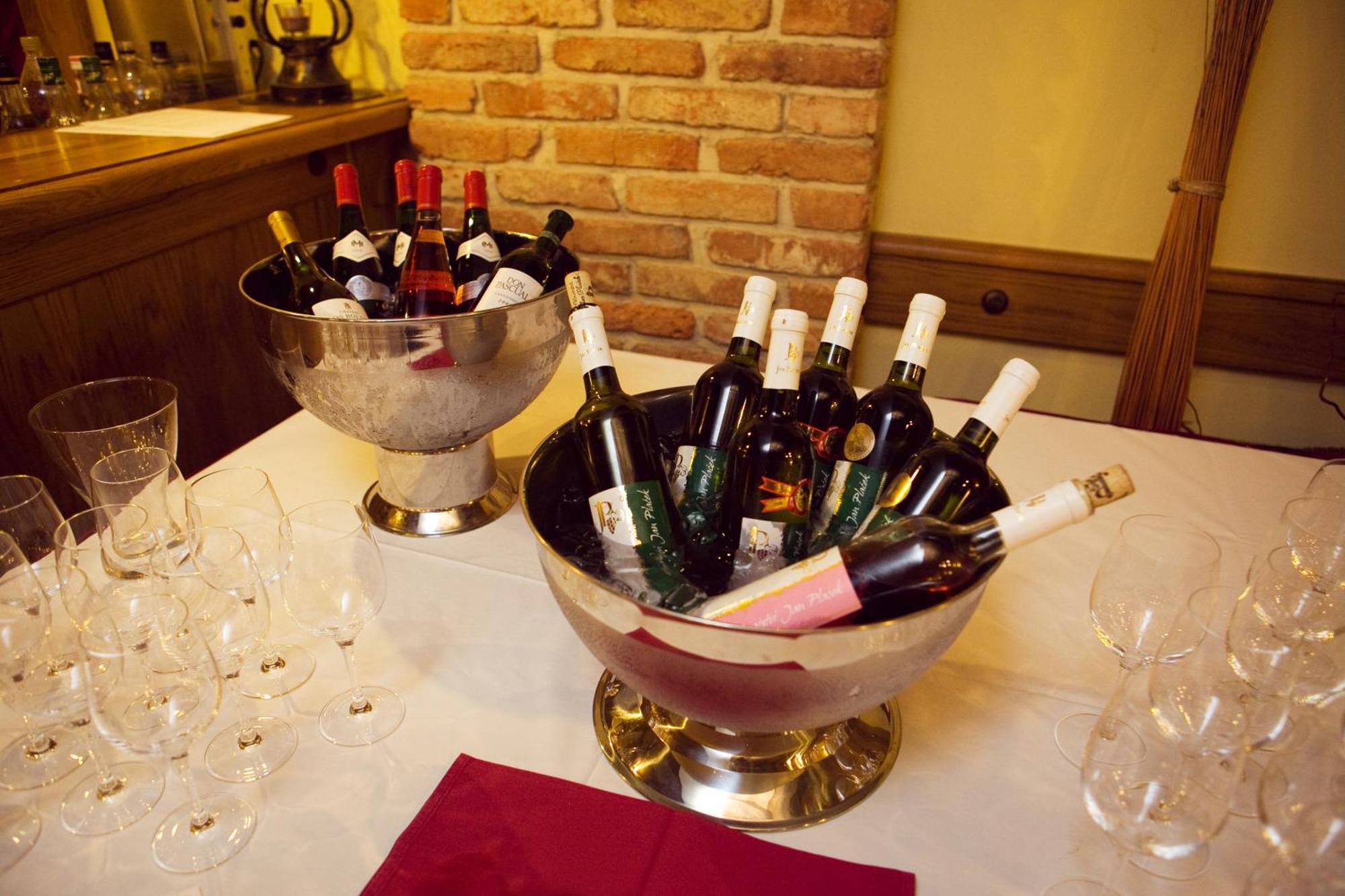 Dolce Villa Prague Exterior photo