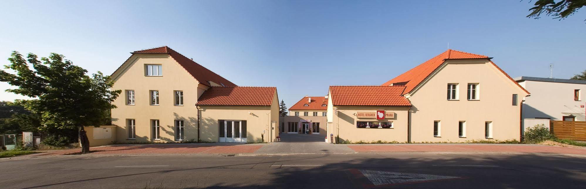 Dolce Villa Prague Exterior photo