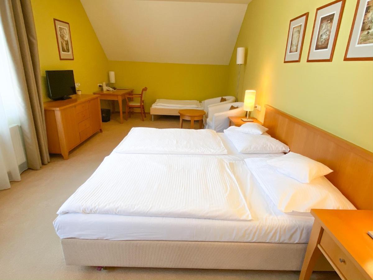 Dolce Villa Prague Room photo